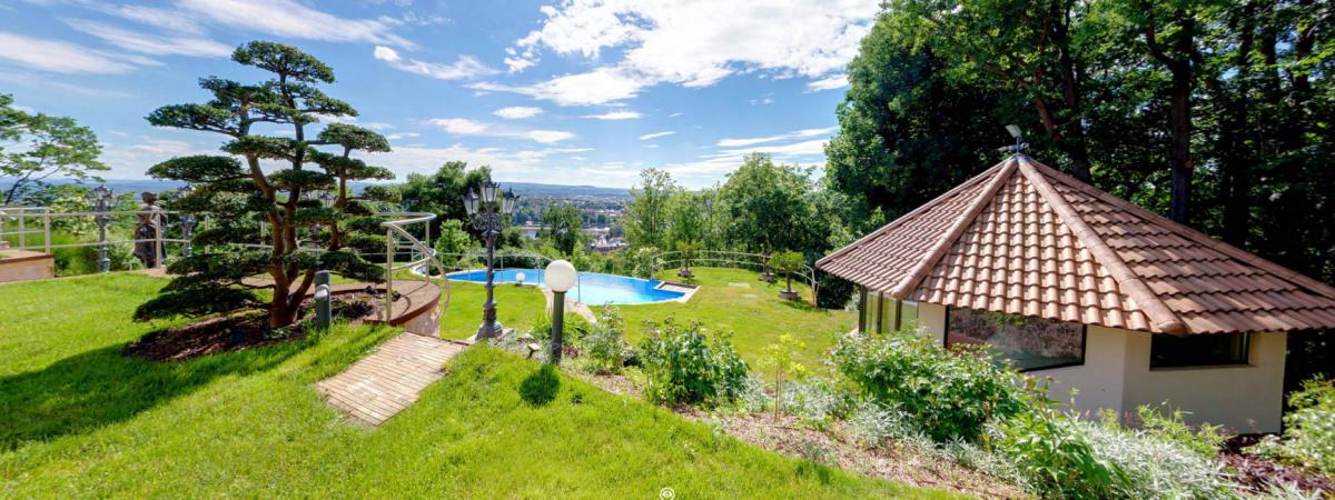 Villa Via Lapis Dresden - Blick zum Pool